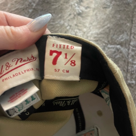 Men's New Jersey Nets Mitchell & Ness Khaki 35th Anniversary Hardwood Classics - Picture 10 of 10